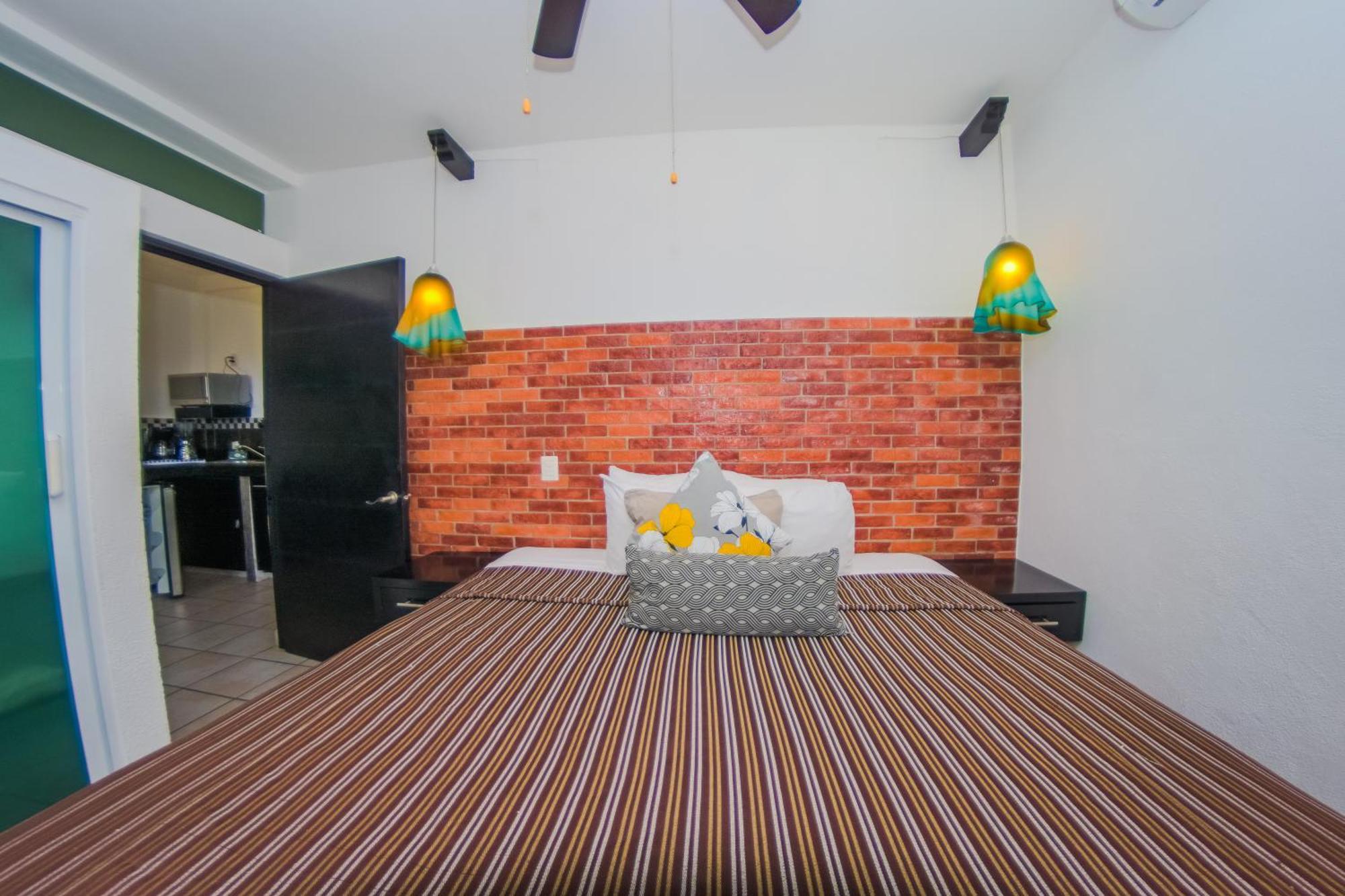 Hotel Suites Nadia Пуэрто-Вальярта Экстерьер фото